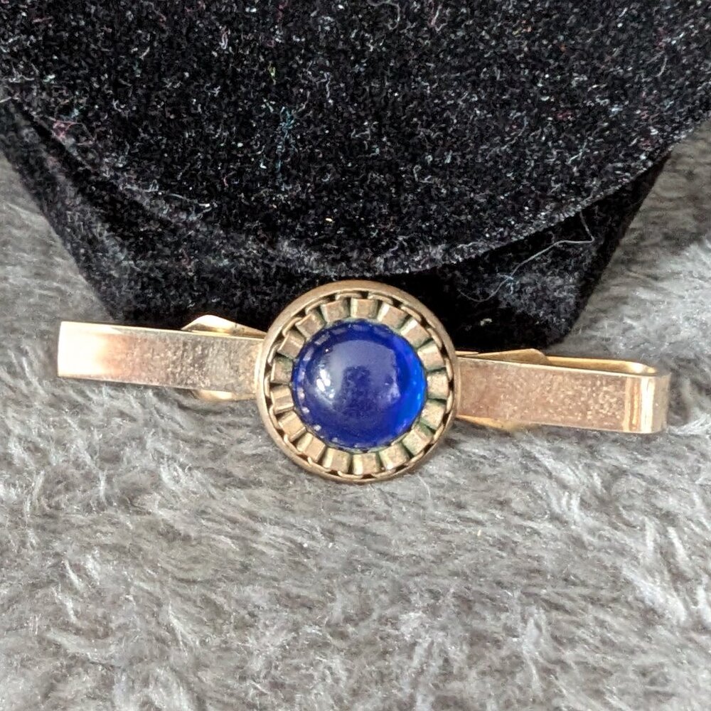 Vintage gold tone money clip/tie clasp with royal blue encased stone #30